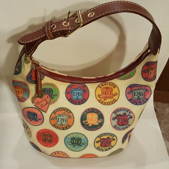 Dooney & Bourke Handbags - 🎁DOONEY & BOURKE Signature Cream Multi Hobo Bag